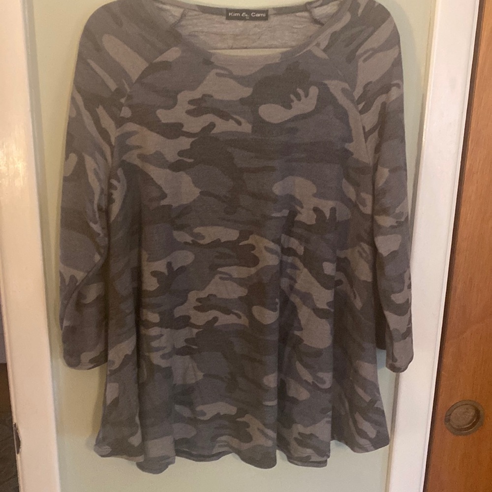 Kim & Cami 1XL camo long sleeve shirt